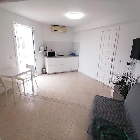 Small Studio, 50 M Front Of The Ocean & Free Wifi Playa Feñabe Bagian luar foto