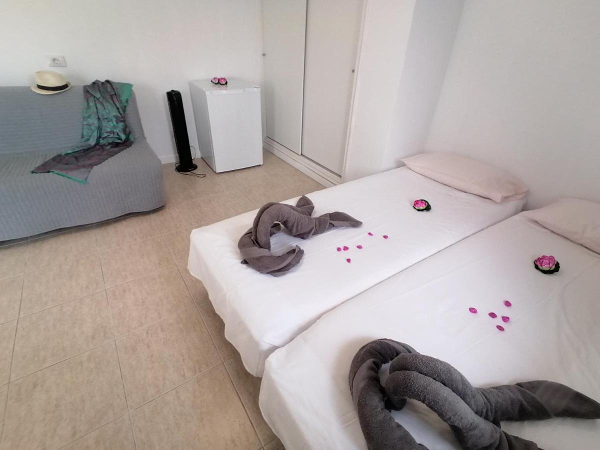 Small Studio, 50 M Front Of The Ocean & Free Wifi Playa Feñabe Bagian luar foto