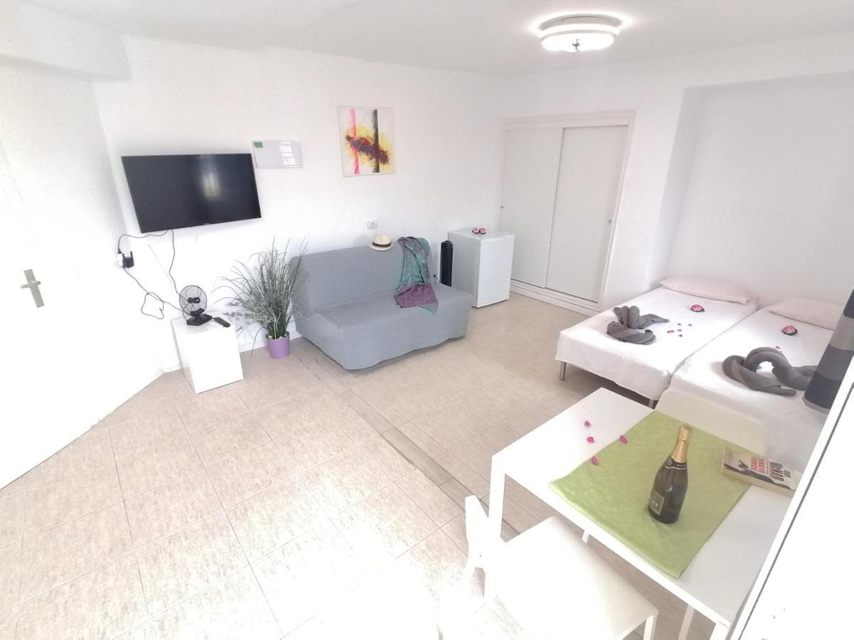 Small Studio, 50 M Front Of The Ocean & Free Wifi Playa Feñabe Bagian luar foto