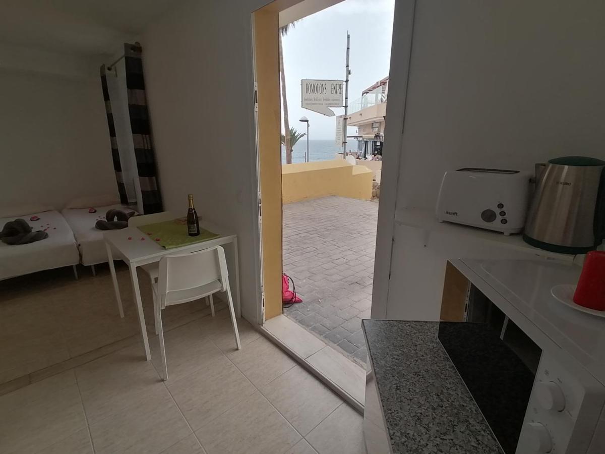 Small Studio, 50 M Front Of The Ocean & Free Wifi Playa Feñabe Bagian luar foto